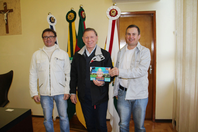 EMPRESÁRIO DO AGRONEGÓCIO VISITA PREFEITO